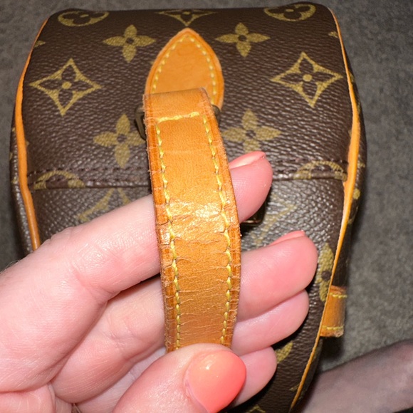 Louis Vuitton Blois crossbody handbag - Picture 9 of 15